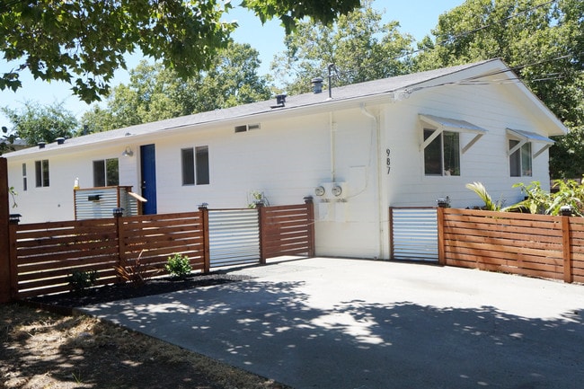 Building Photo - 989 45th St Rental