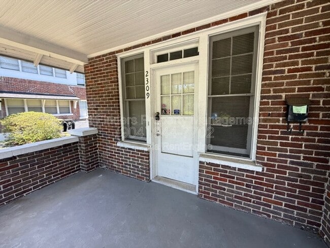 Photo - 2309 College St