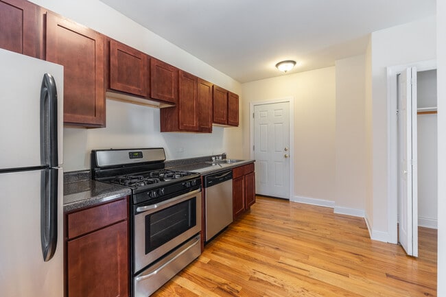 Building Photo - 951 W Cornelia Ave Unit 2D