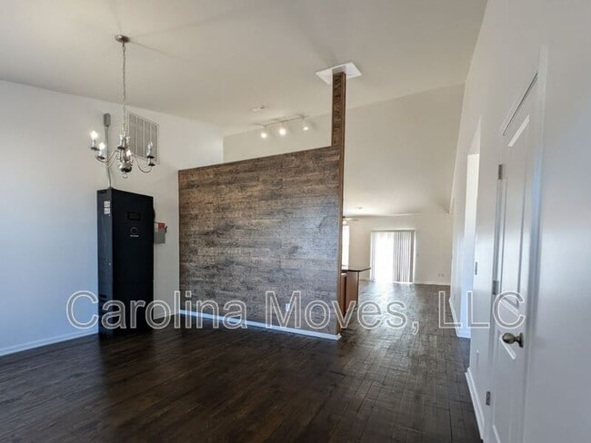 Photo - 124 Bascom Ct