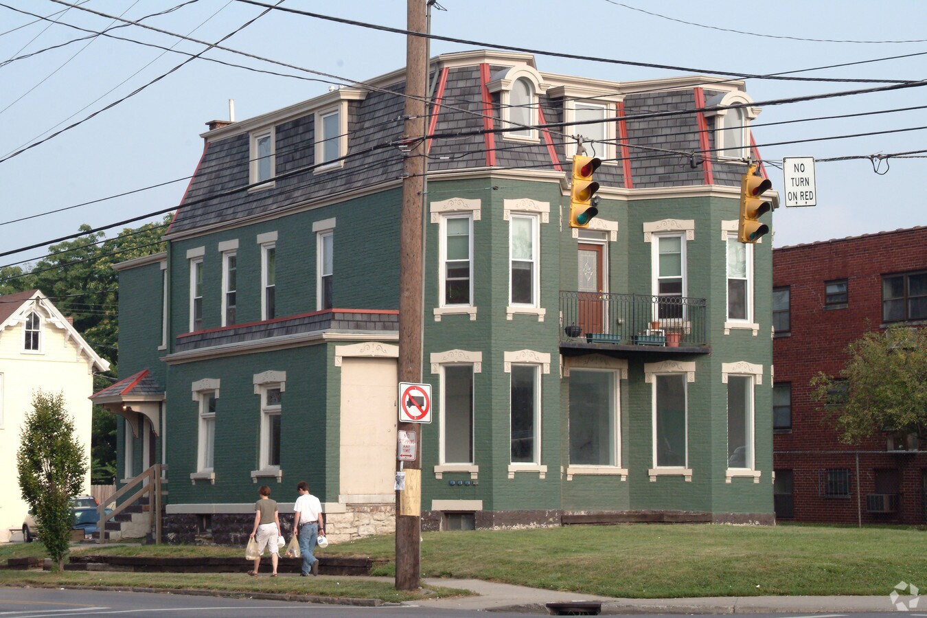 Photo - 1371 N High St