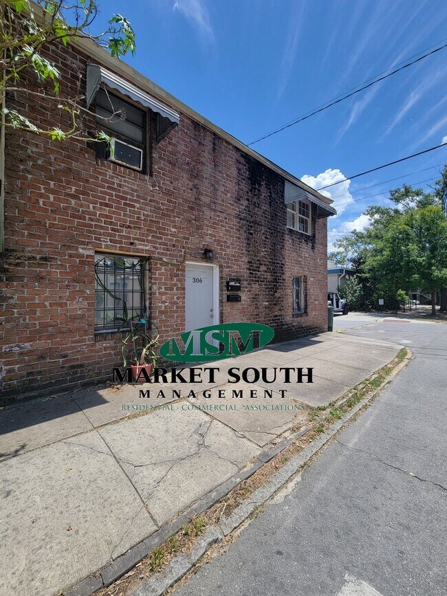 306 Lincoln St Unit B