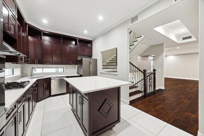 Photo - 1620 W 24th St