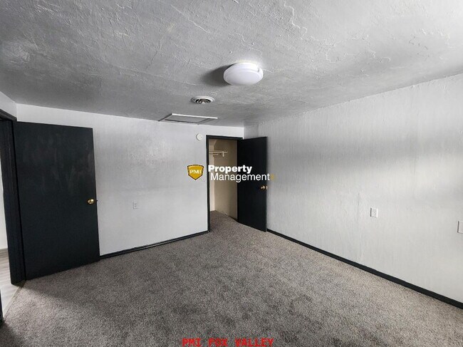 Photo - Large 1-Bedroom Duplex in Neenah - Perfect... Unidad B