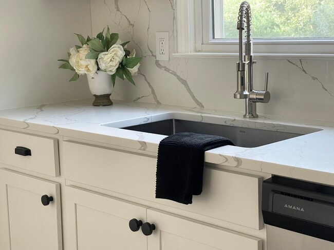 Photo - 717 Redwood Park