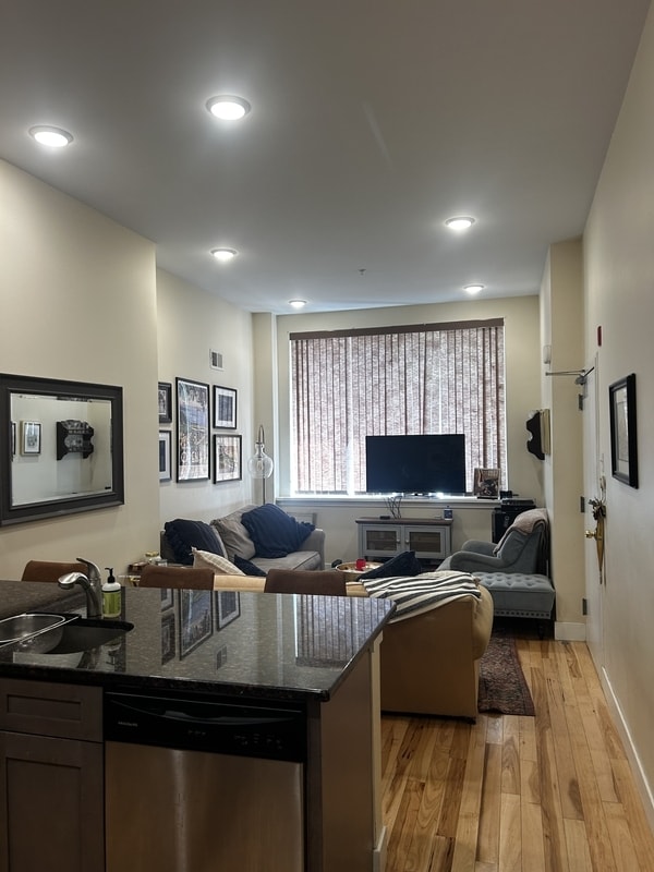 Building Photo - 1624 S Broad St Rental