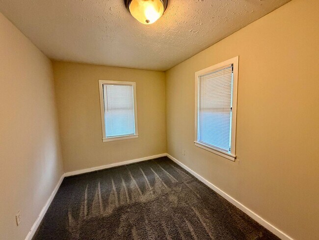 Photo - 1325 W 24TH St S