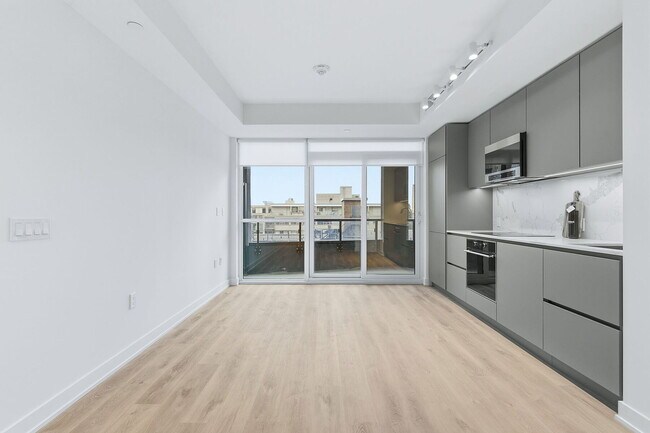 Photo - 110-4110 Broadway Ave