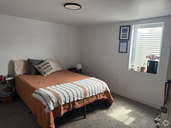 Building Photo - 811 E 85th Ave Rental