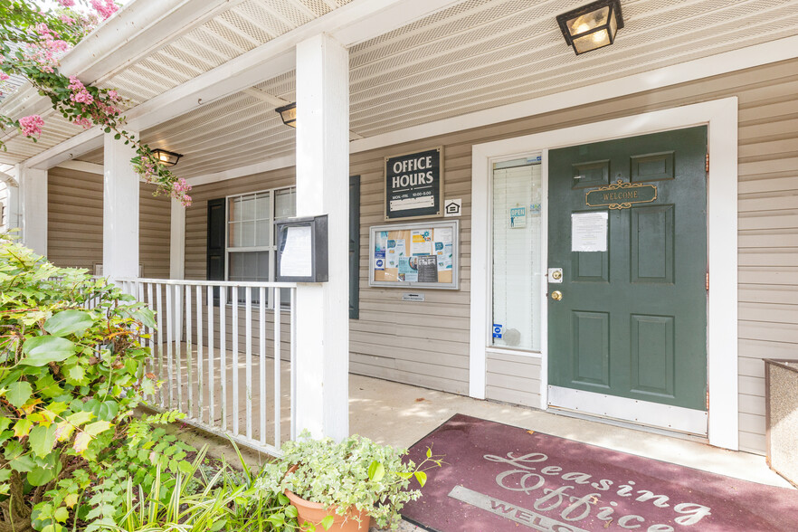 Mallard Cove Apartments