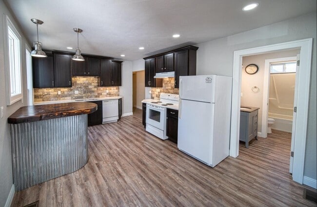 Photo - 140 S Prince St Unidad 140 Lower