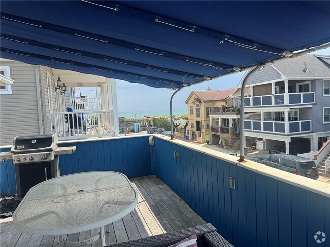 Building Photo - 20 Illinois Ave Unit Upper Rental