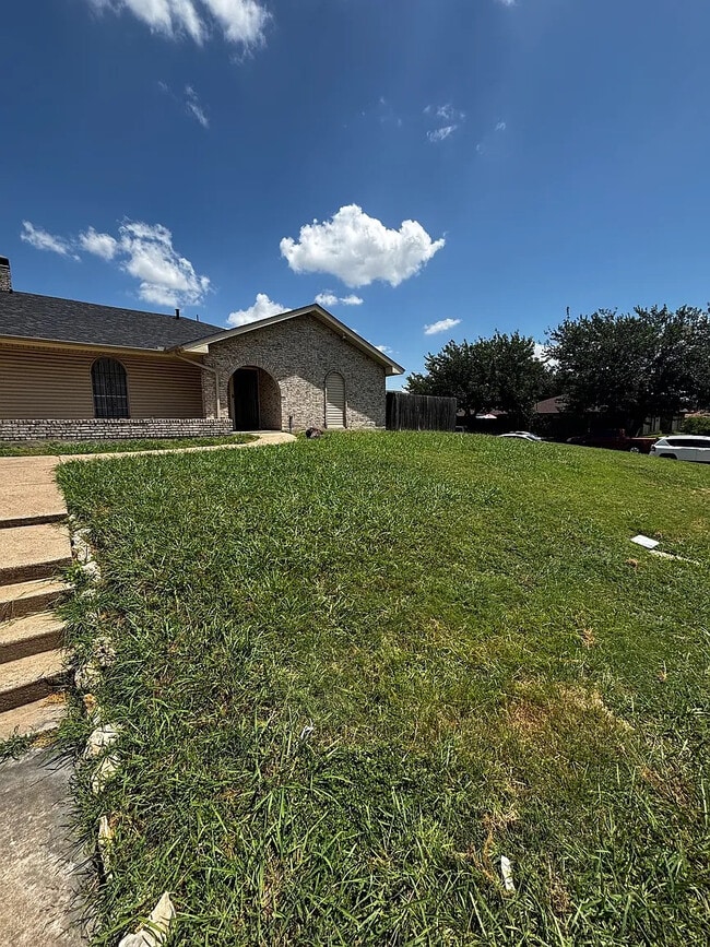 Building Photo - Room in Duplex on El Retiro Rd Rental