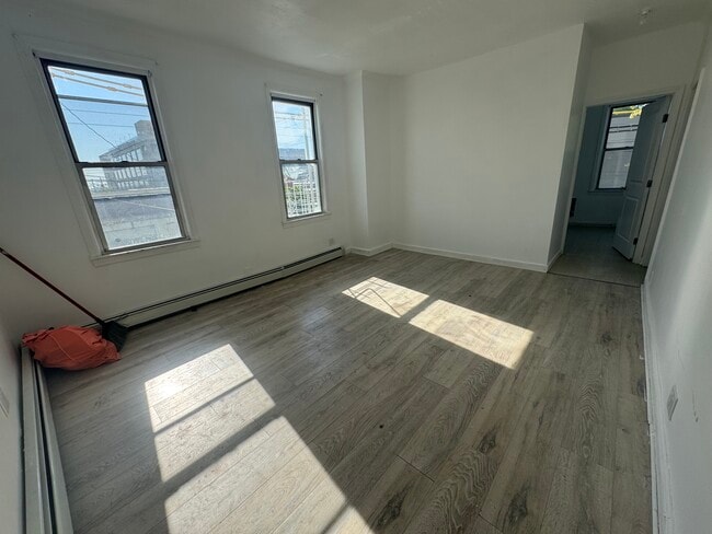 Building Photo - 1848 126th St Unit Second floor