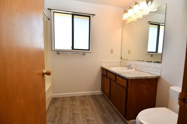 Photo - 936 SE Sharon Ave