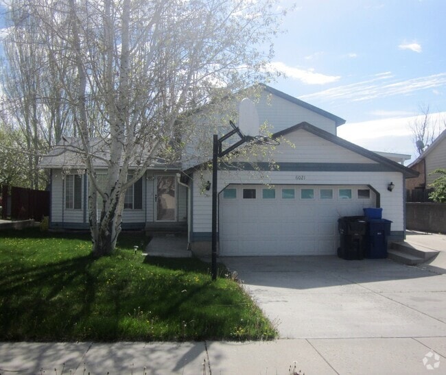 Building Photo - 3 Bedroom / 2 Bath Home in Kearns!