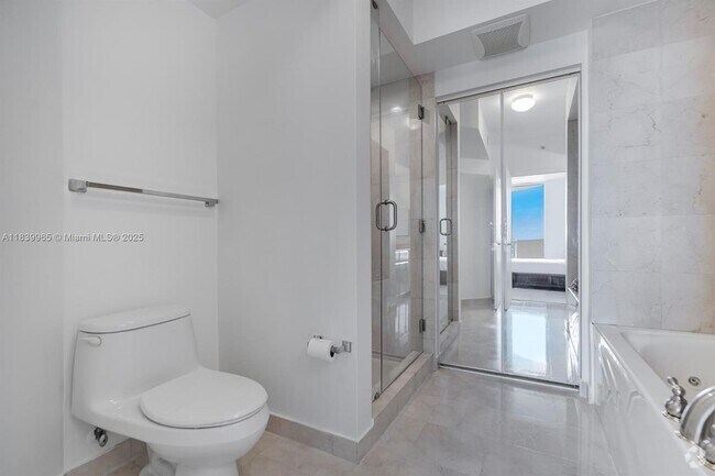 Building Photo - 6365 Collins Ave Unit 4006 Rental
