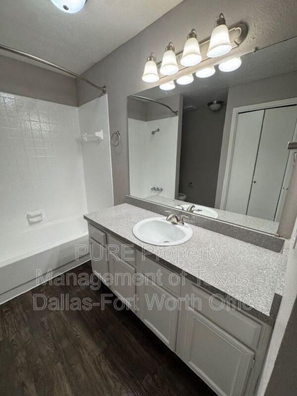 Photo - 806/104 Castleglen Drive