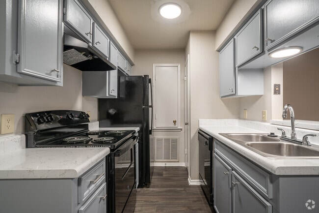1BR, 1BA - 668SF - Upgraded Appliances in Kitchen