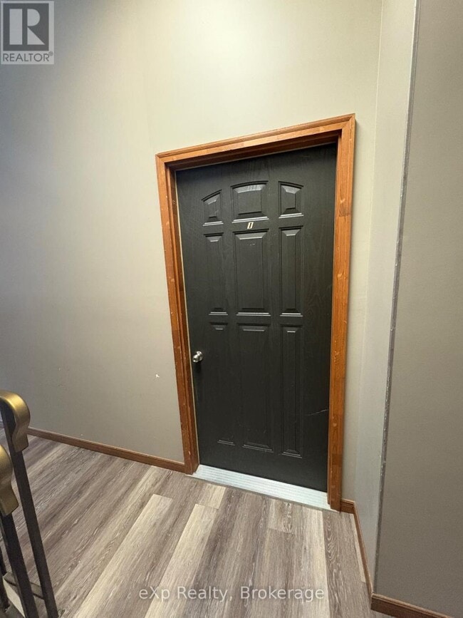 Photo - 28 Absalom St W Unité 1