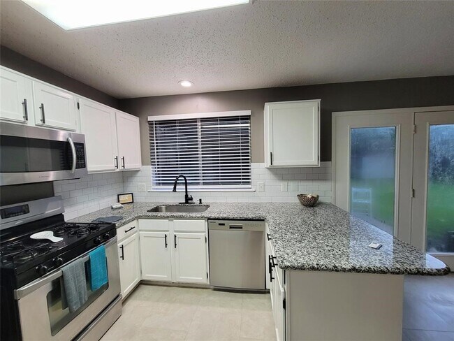 Photo - 6015 Henniker Dr