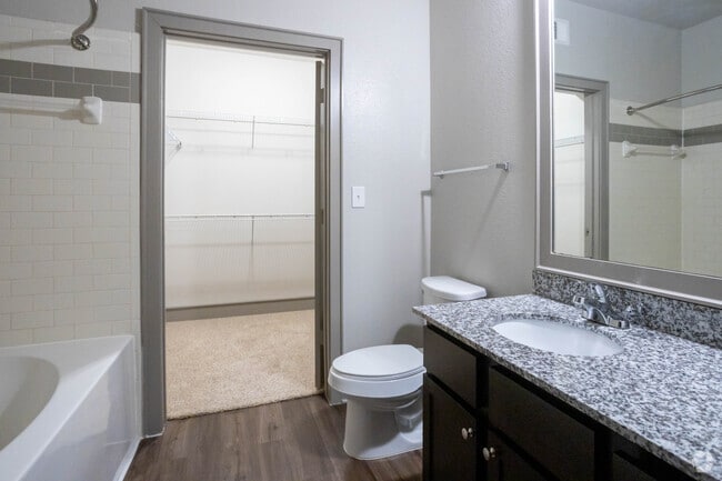 1 BR, 1 BA - 661 SF