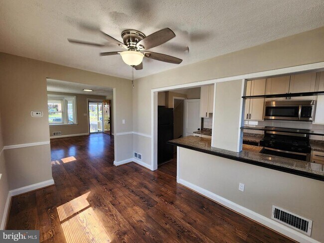 Photo - 1925 Ewald Ave