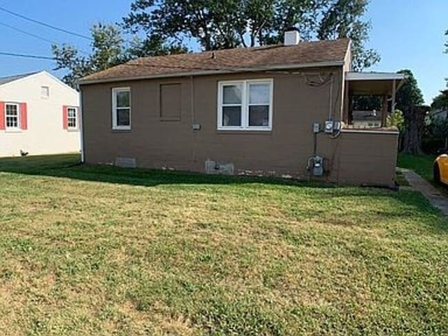 Building Photo - Freshly Painted 2 Bed 1 Bath-Connersville Rental