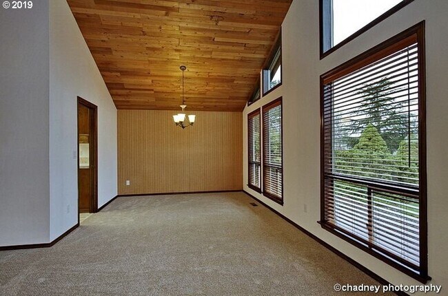 Photo - One level Immaculate Condition Ranch -Huge...