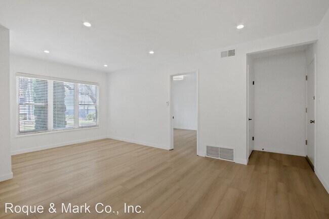 Photo - 2 br, 1 bath Apartment - 300 California Av...