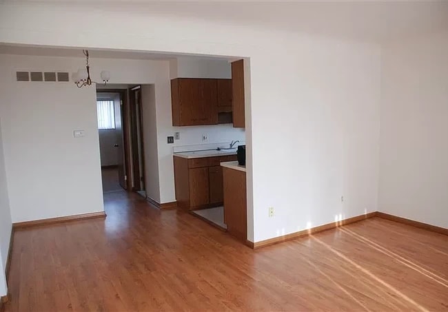 Photo - 20801-20817 Nill St