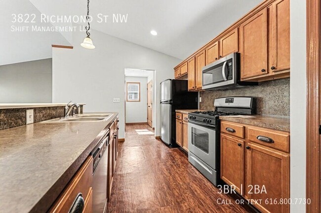Photo - 3822 Richmond St NW