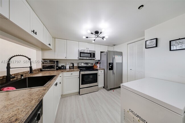 Photo - 555 NE 15th St Unit 33G