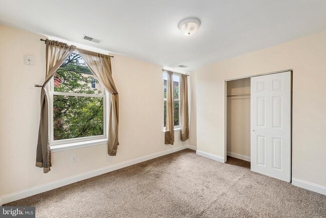 Photo - 1933 Christian St Unidad 24