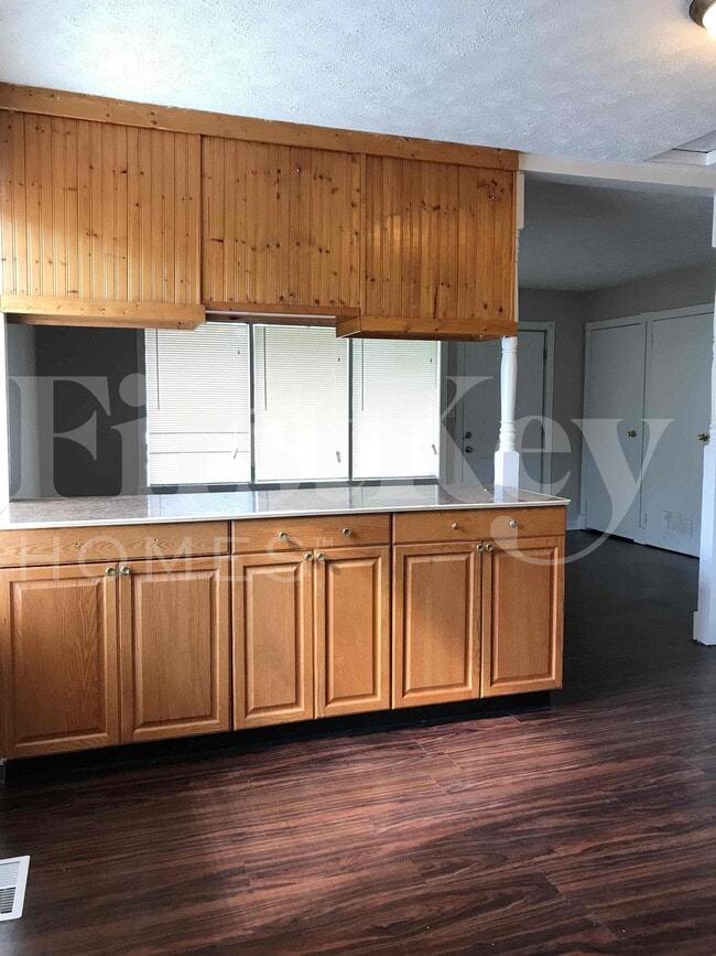 Photo - 4113 Alberta St