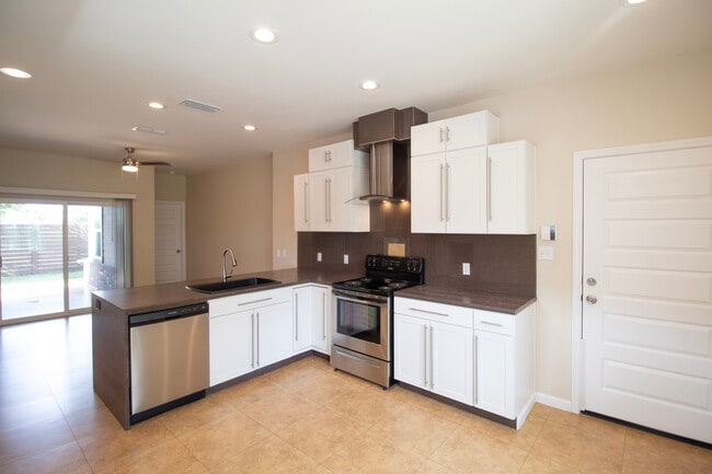 Photo - 1000 E Daffodil Unit 1