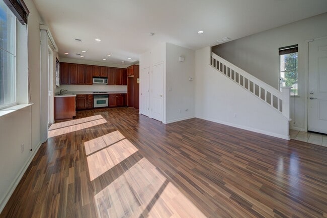 Building Photo - Beautiful 3 Bed/2.5 Bath 2- Story Home