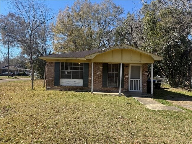 Building Photo - 451 Erie St