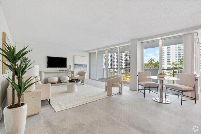 Building Photo - 2800 E Sunrise Blvd Unit 4c Rental