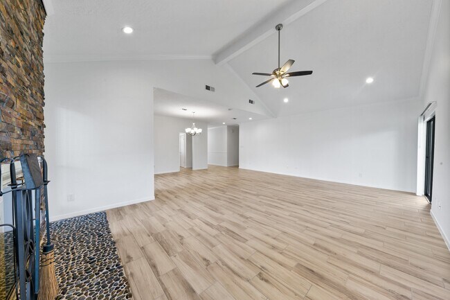 Photo - 819 Millpond Dr