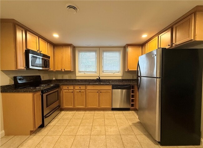 Photo - 206 E 11th St