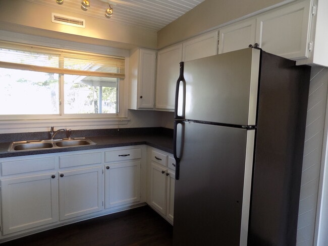 Photo - 2505 Maplewood Dr