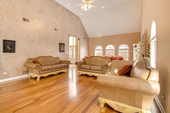 Photo - 777 Shoe Factory Rd Unidad ID1306474P