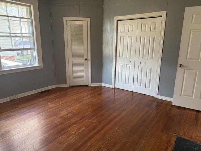 Photo - 85 E 3rd St NE