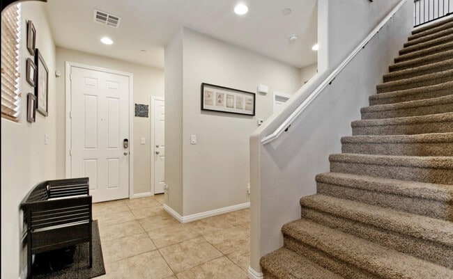 Photo - 945 Spiracle Ave