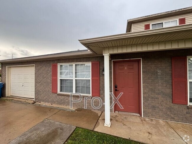 Building Photo - 3401 SW Landau Ct Unit Apt 1
