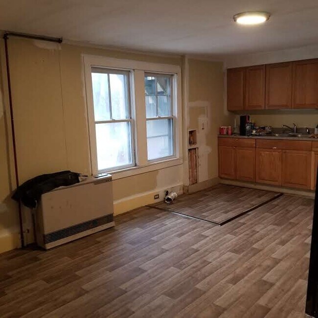 Photo - 398 Weaver St Unit 1