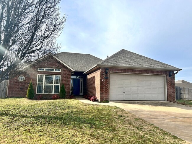 Photo - 3 bedroom 2 bath modern style home minutes from Centerton Main!!