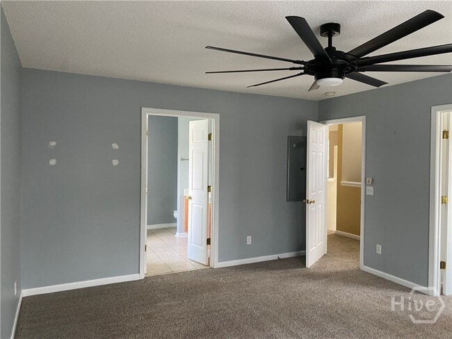 Building Photo - 10 Bushwood Dr Rental