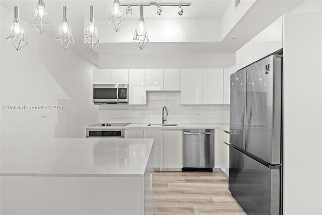 Photo - 101 Diplomat Pkwy Unit 1406